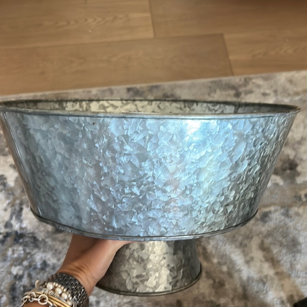 $ 15 Pottery Barn drink cooler. Posh show today at 6pm BRAND NEW